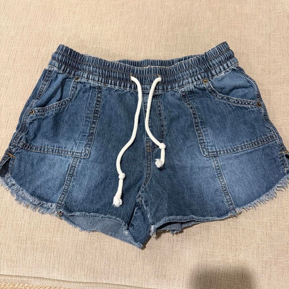 Maurices Women's Blue denim jean Shorts drawstring size 10